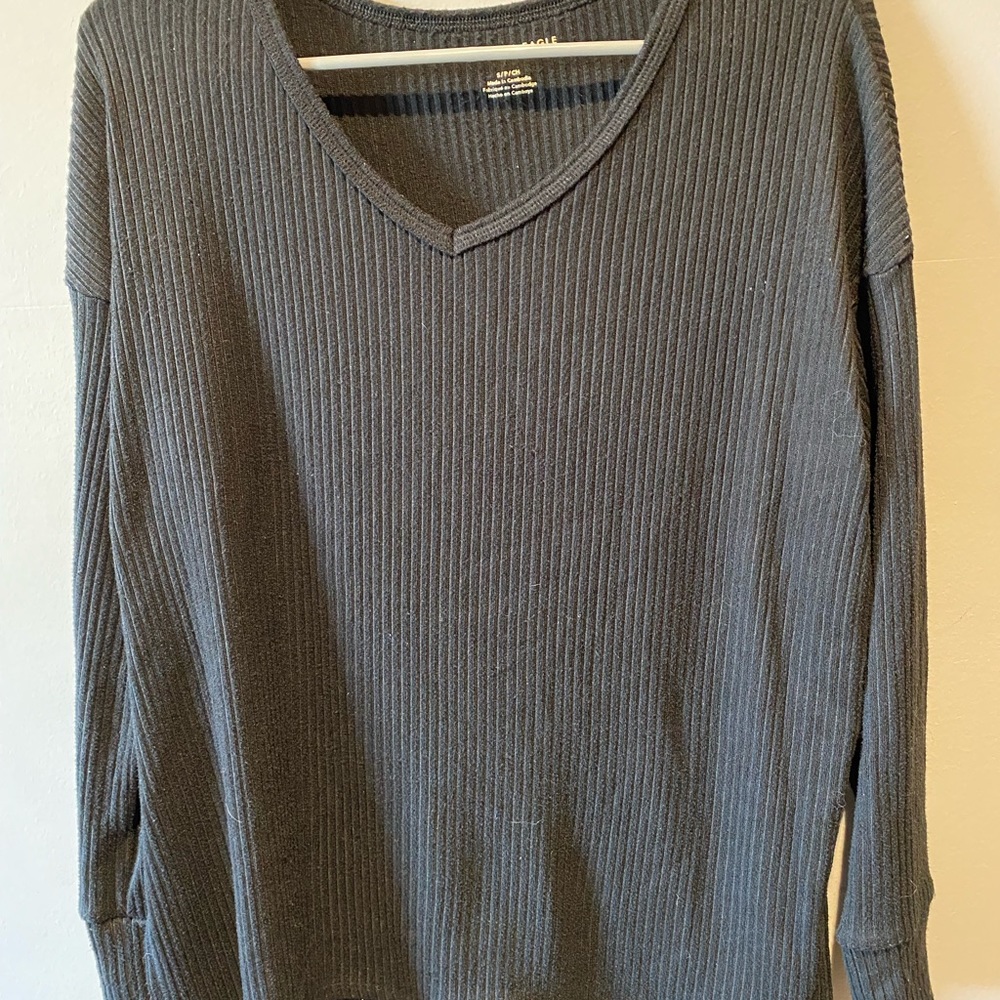 American Eagle V-neck ribbed top